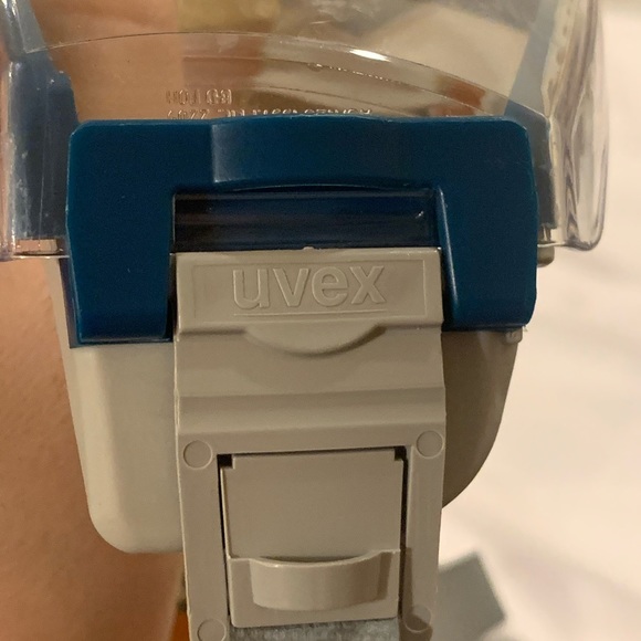 LAB COAT + UVEX GOGGLES - Picture 5 of 6